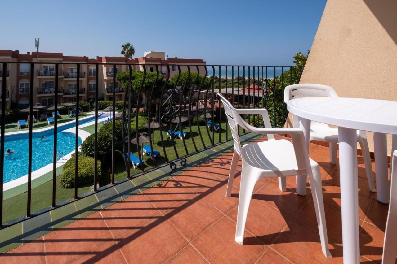 Aparthotel Las Dunas Chiclana de la Frontera Exterior photo