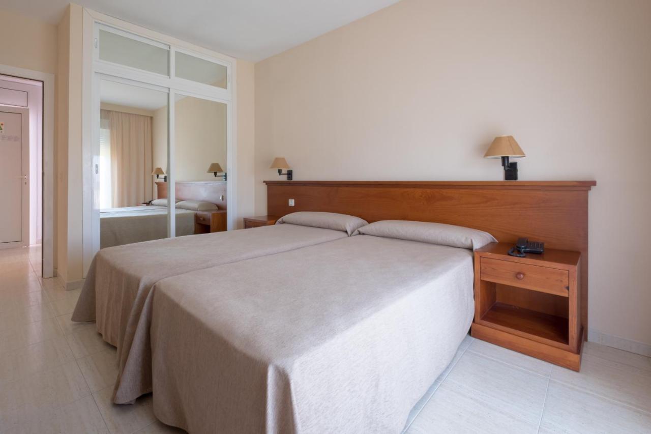 Aparthotel Las Dunas Chiclana de la Frontera Exterior photo