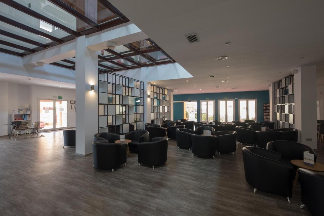 Aparthotel Las Dunas Chiclana de la Frontera Exterior photo