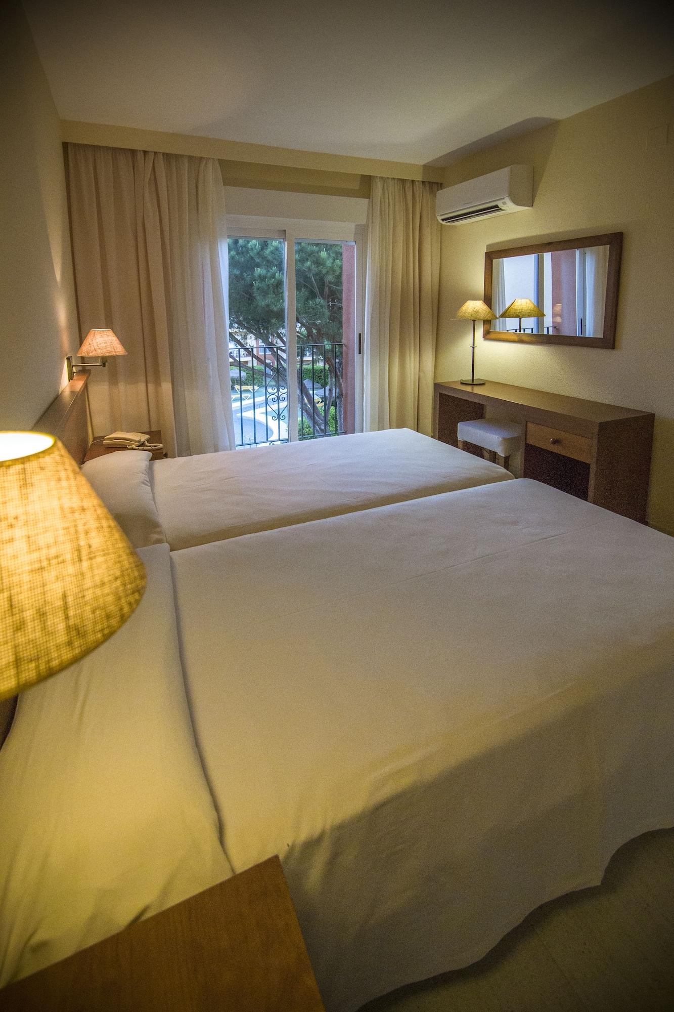 Aparthotel Las Dunas Chiclana de la Frontera Exterior photo