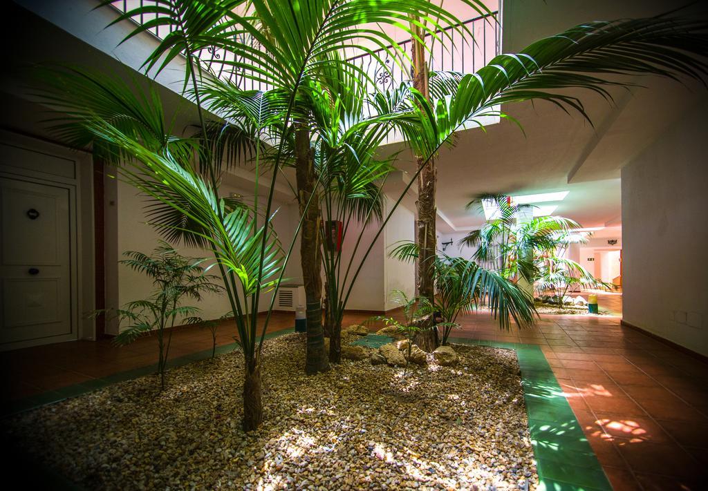 Aparthotel Las Dunas Chiclana de la Frontera Exterior photo