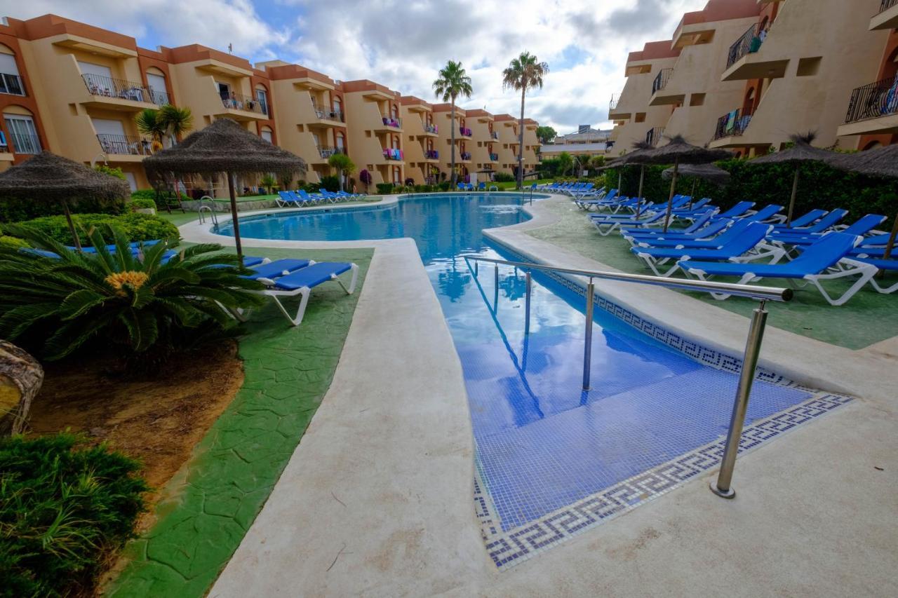 Aparthotel Las Dunas Chiclana de la Frontera Exterior photo